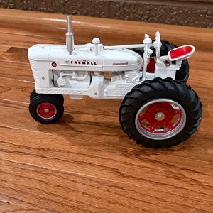1/16 scale, Cormick Farmmall M white demonstrator diecast tractor